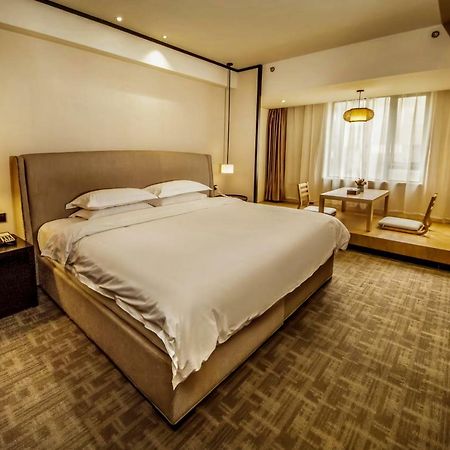 Wuhan Haiting Longan Hotel Exterior photo